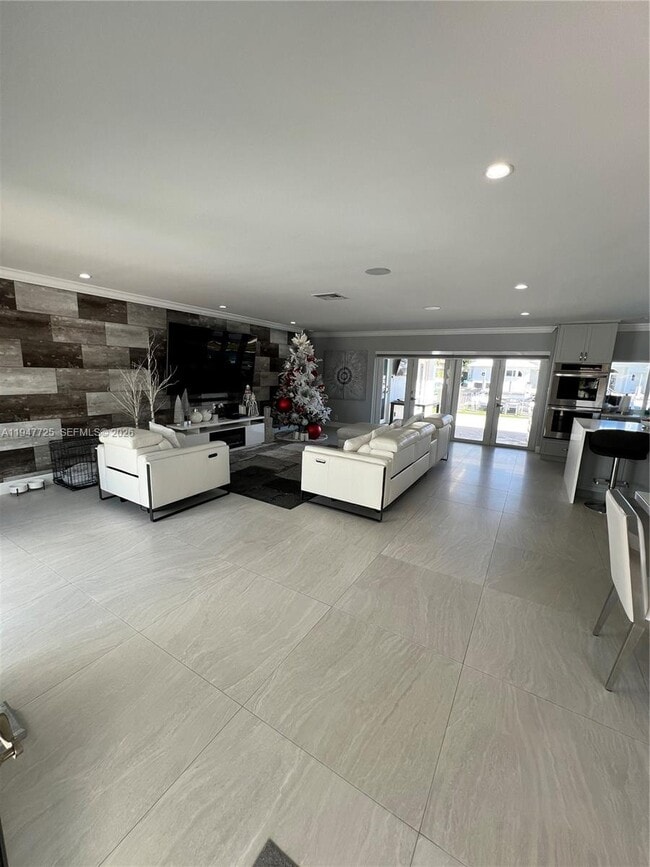 Building Photo - 5510 Bayview Dr