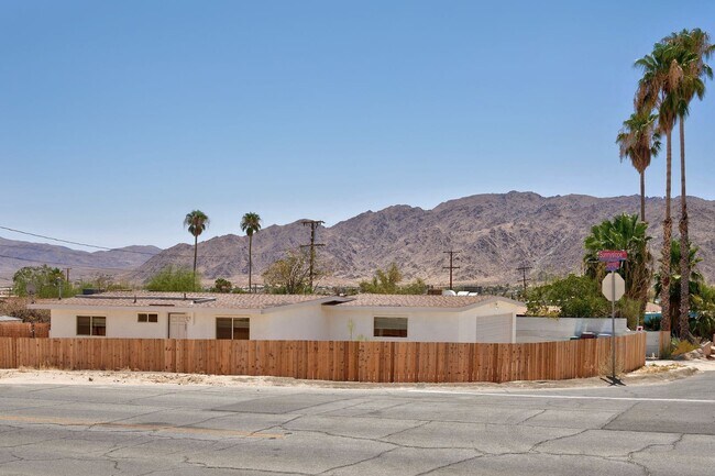 Building Photo - ~Designer Desert Retreat~
