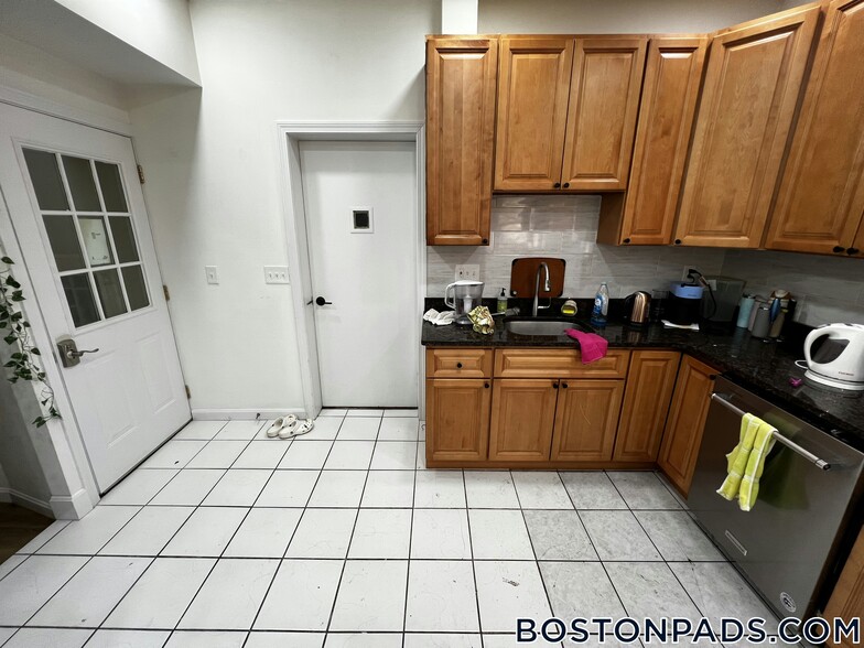 Building Photo - 16 Copenger St