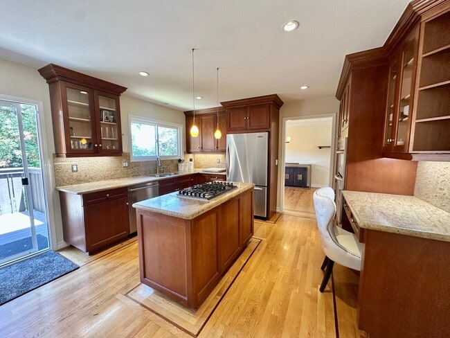 Building Photo - Beautiful San Rafael Home