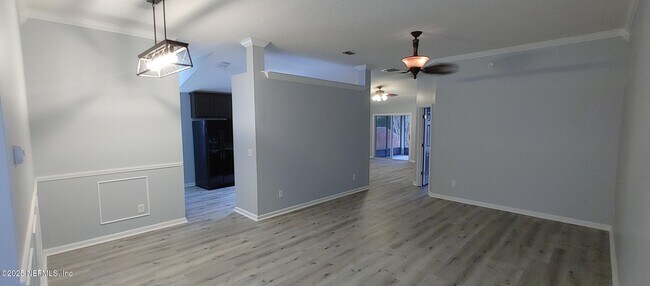 Building Photo - 2155 S Cranbrook Ave