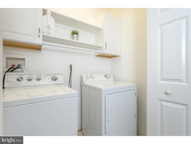 Building Photo - 508 Captains Way