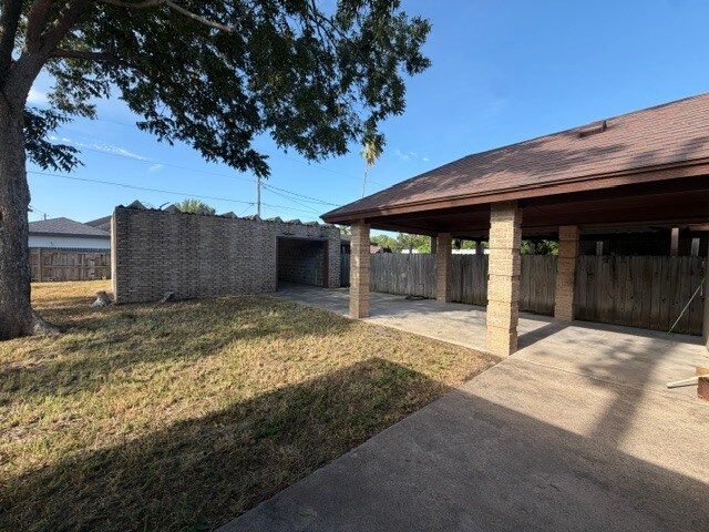 Building Photo - 1301 W Duranta Ave