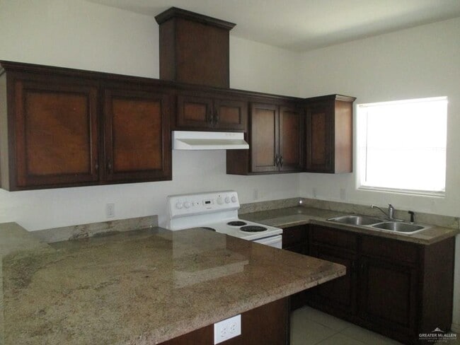 Building Photo - 9 Franklin Ave