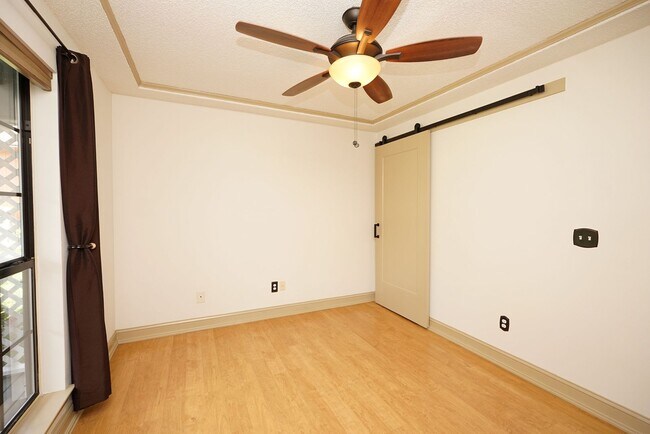 Building Photo - 504 Miller Ln