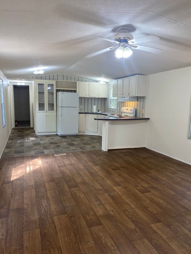 Building Photo - 21321 Crawford Lake Rd