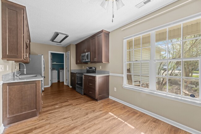 Building Photo - 104 Monterey Cir