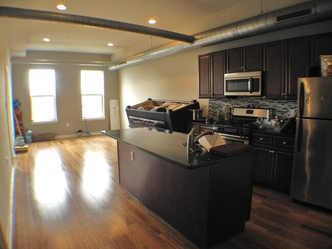 Building Photo - 1509 W Girard Ave
