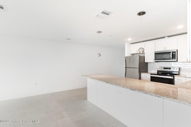 Building Photo - 1605 Par St NE