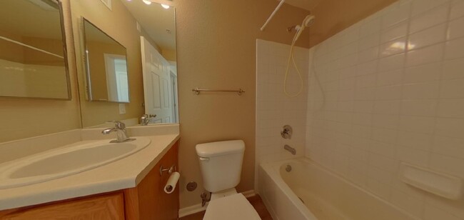 Building Photo - Quaint 2-Bedroom, 2-Bath condo in great lo...