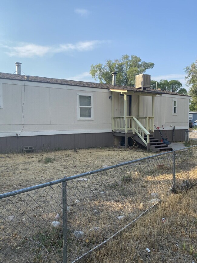 Building Photo - 3 Bedroom in Rifle