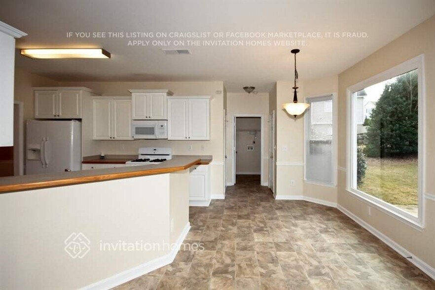 Building Photo - 348 Adelaide Xing