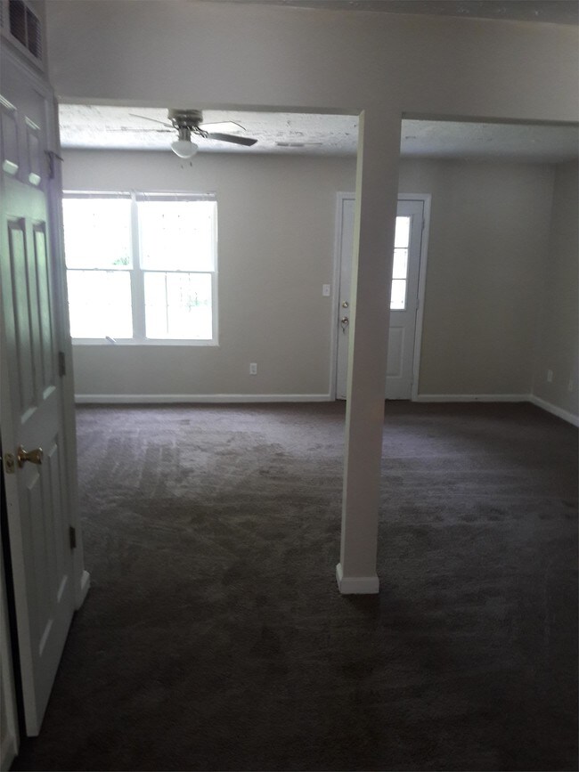 Building Photo - 3169 Kingswood Glen