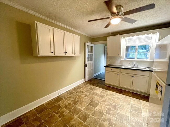 Building Photo - 338 Magnolia St NW