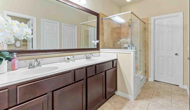 Building Photo - 17419 Woodfalls Ln