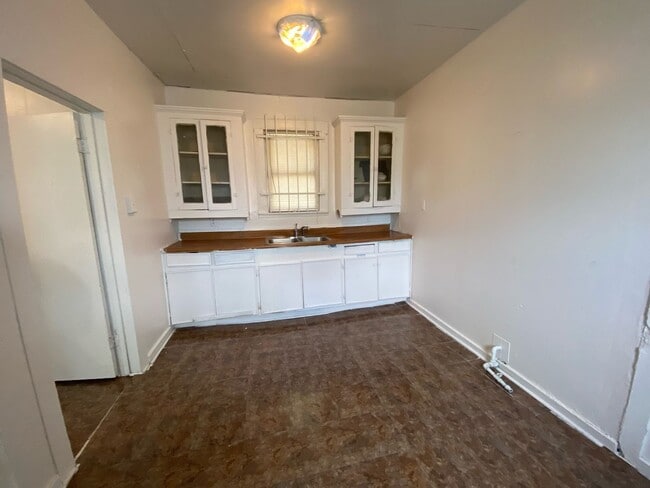 Building Photo - Home For Rent