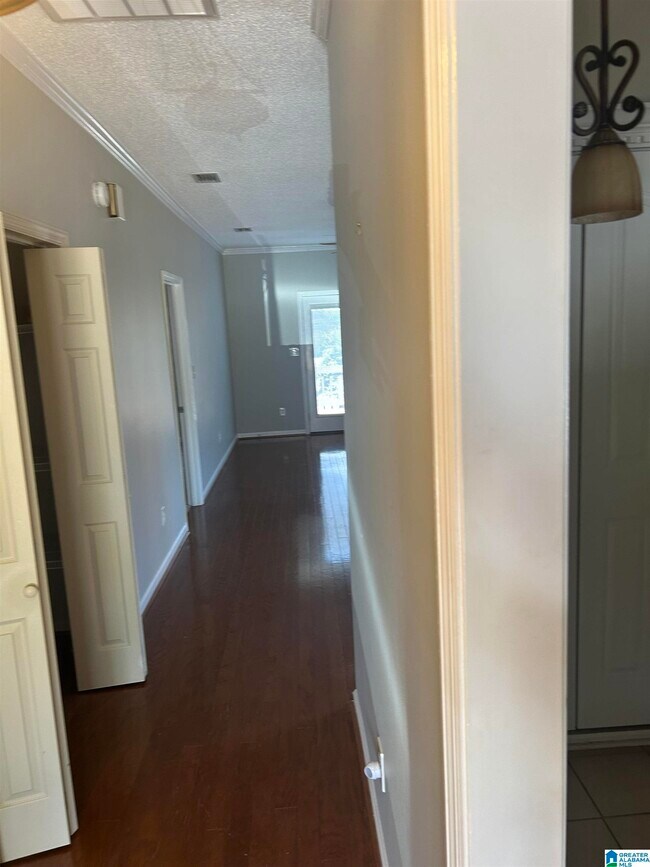 Building Photo - 2212 Ascot Ln