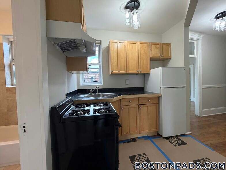 Building Photo - 38 Hemenway St