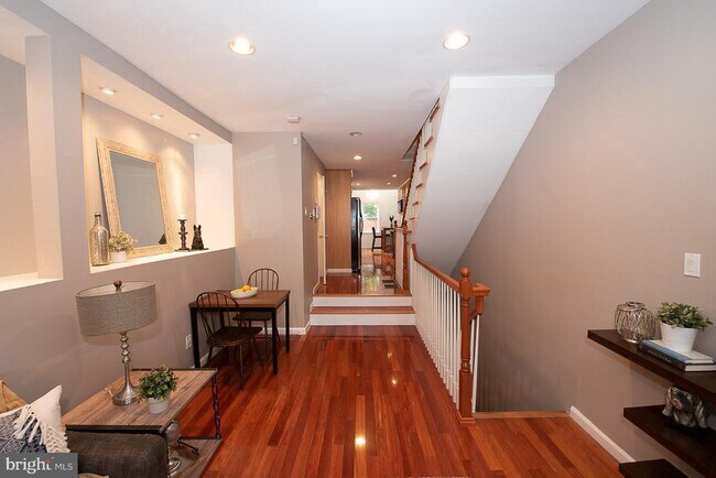 Building Photo - 2025 Parrish St