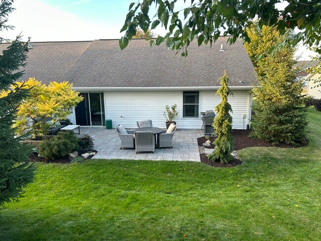 Building Photo - 6118 Seven Springs Dr