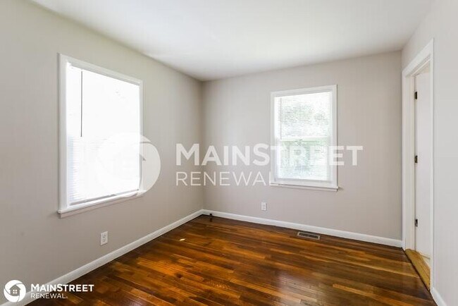 Building Photo - 922 N Harbison Ave