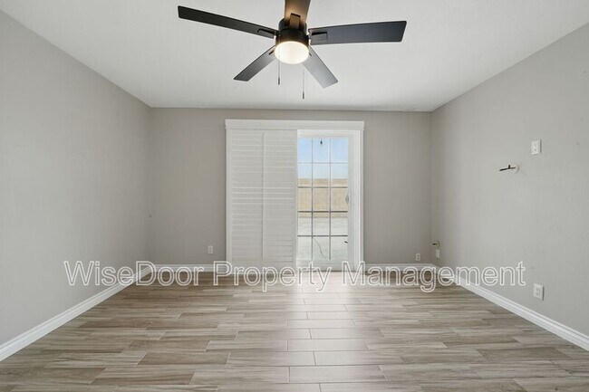 Building Photo - 387 E Nubia St