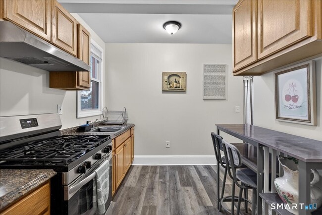 Building Photo - 393 Orchard St