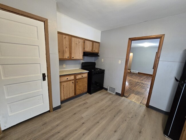 Building Photo - 401 Charles St