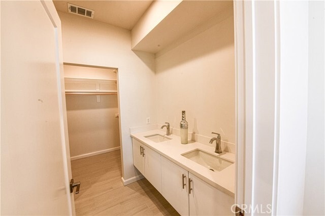 Building Photo - 15824 Villas Ln