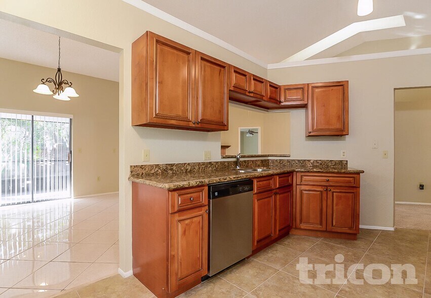 Building Photo - 8111 Hathaway Dr