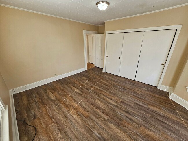 Building Photo - PRICE DROP!! $2,000 - 3 Bed / 1 Bath Apartment in West Manchester's Rimmon Heights with a Semi-Pr...