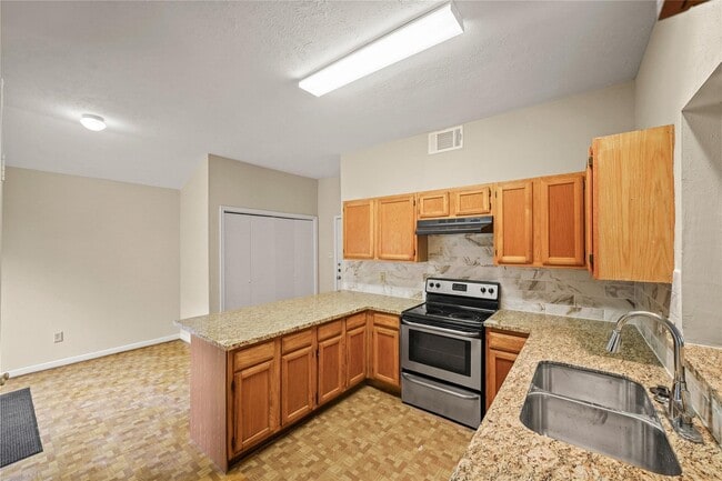 Building Photo - 3409 Meadway Dr