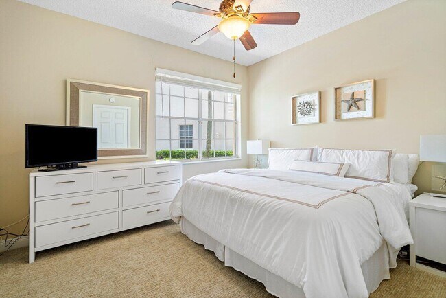 Building Photo - 5070 Lake Catalina Dr