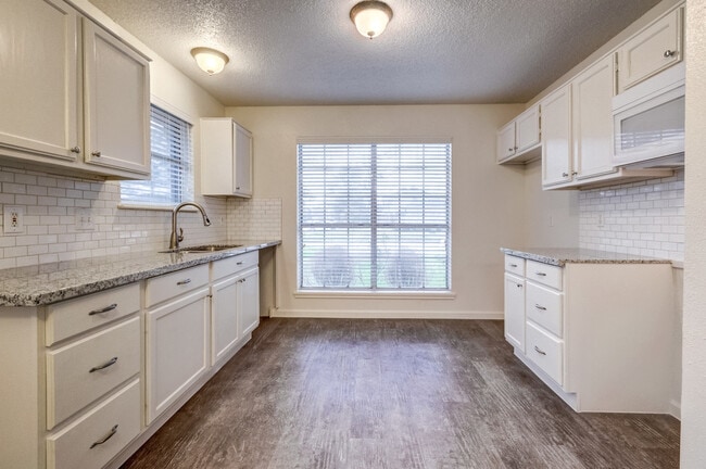 Building Photo - Charming 2 Bedroom Home in La Porte, TX