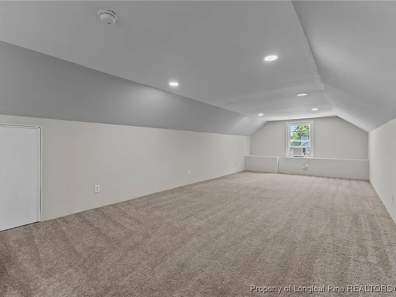Building Photo - 662 Glenola St