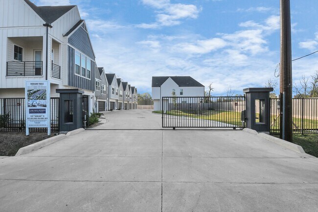 Building Photo - 6115 De Campo St