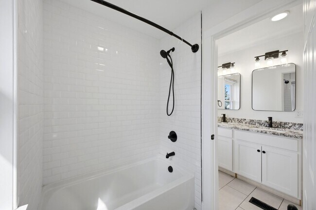 Building Photo - 415-417 S Huron Ave