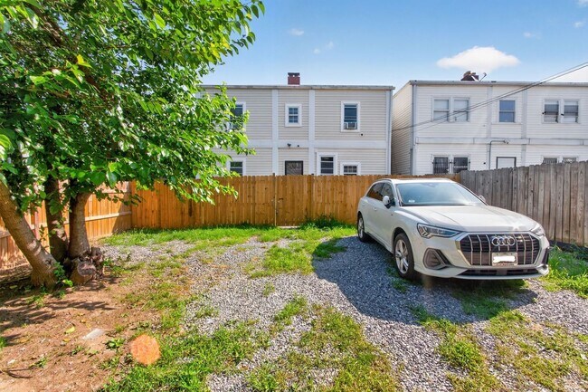 Building Photo - 1211 Simms Pl NE