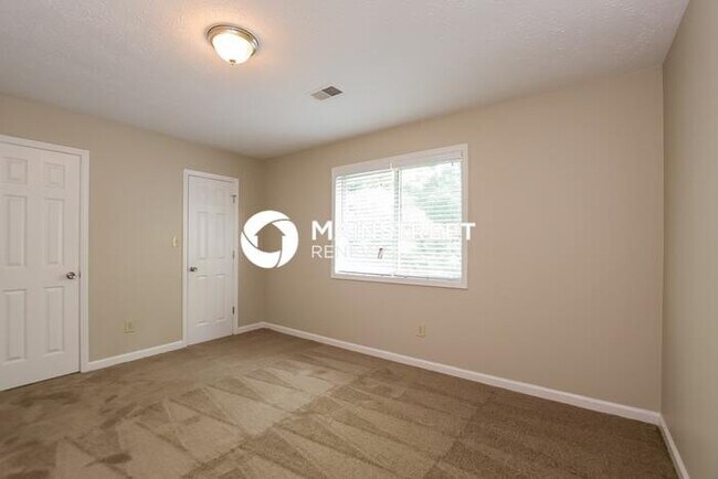 Building Photo - 3 Bedroom Pet-Friendly Home in Stone Mount...