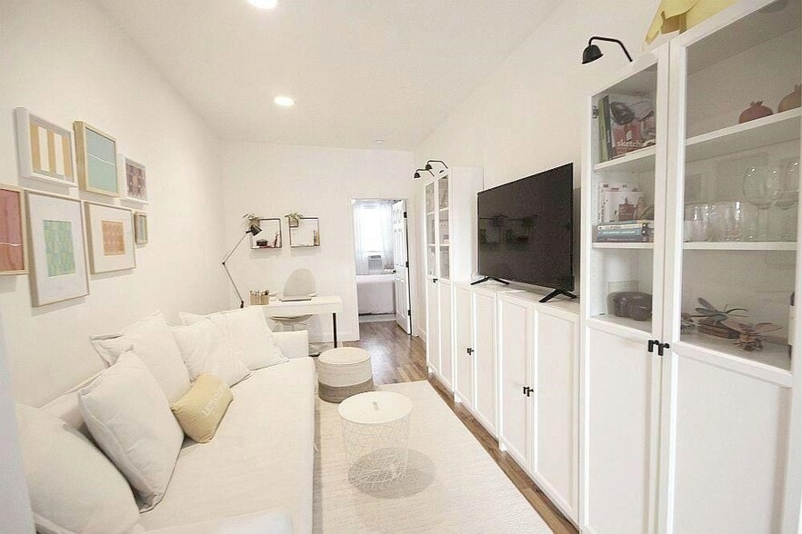 Primary Photo - 214 Jefferson St