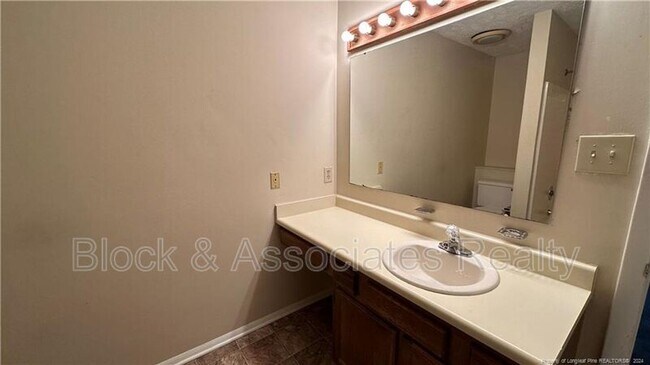 Building Photo - 1800 Tryon Dr