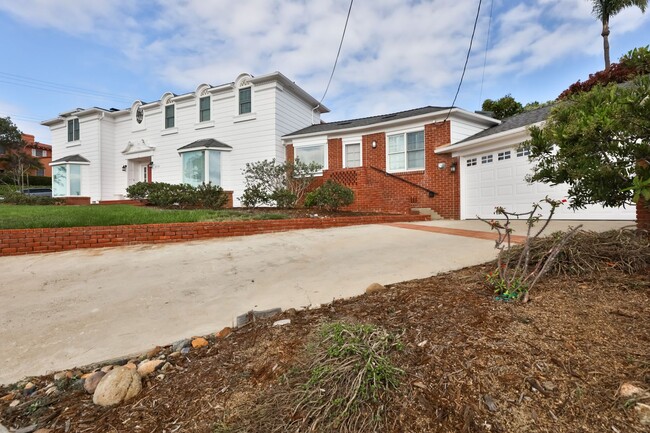 Building Photo - Stunning Point Loma Home with Downtown/Bay...