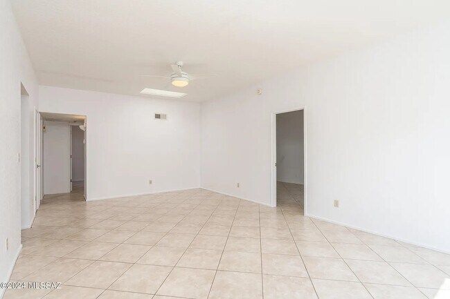 Building Photo - 4461 E Bullrush Ln
