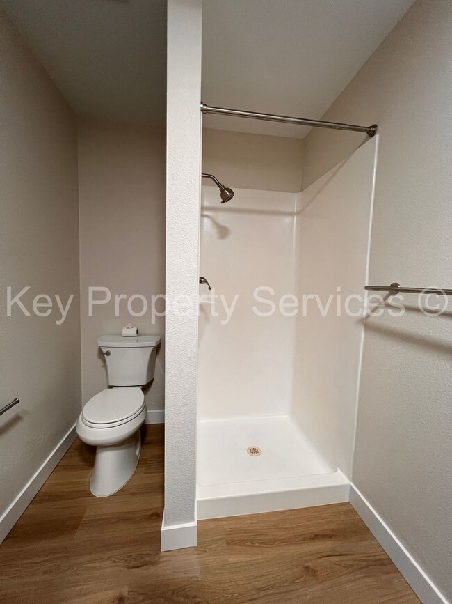 Building Photo - Beautifully Renovated Ranch in Vancouver H...