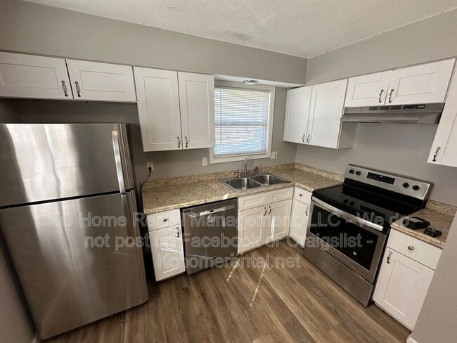 Building Photo - 10906 W 95th St