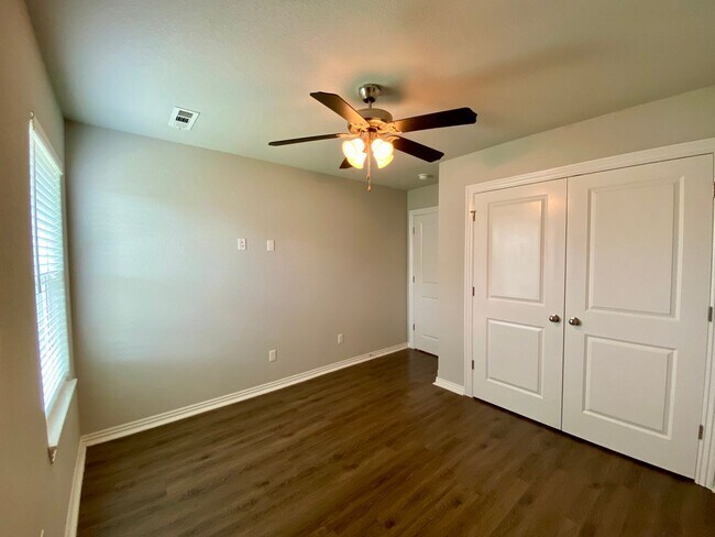 Building Photo - 1660 Gallant Fox Ln