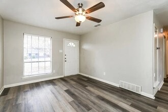 Building Photo - 2300 Narobi Pl