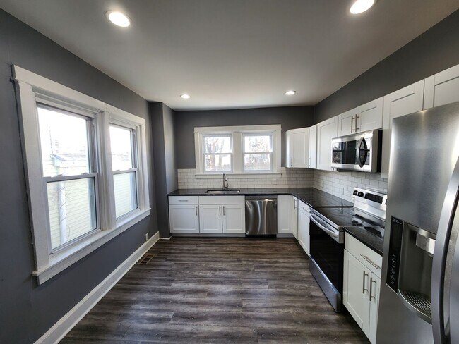 Building Photo - Twin home with stainless appliances, centr...