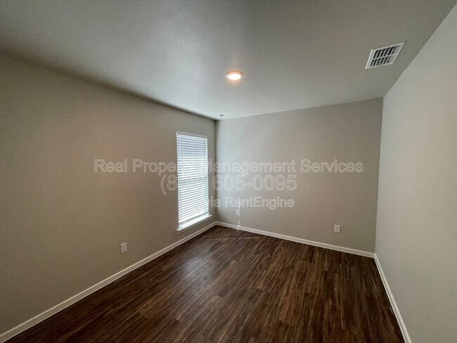 Building Photo - 2108 Langford Ave