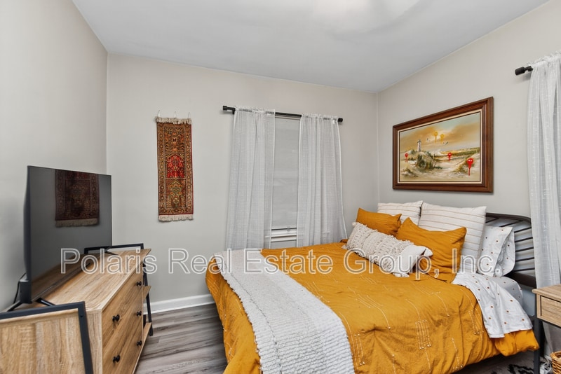 Building Photo - 4905 Norwaldo Ave